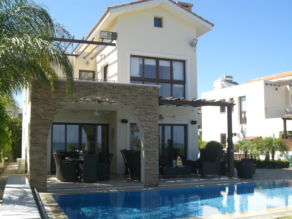 Ionion Beachfront Villa Agia Napa Zimmer foto